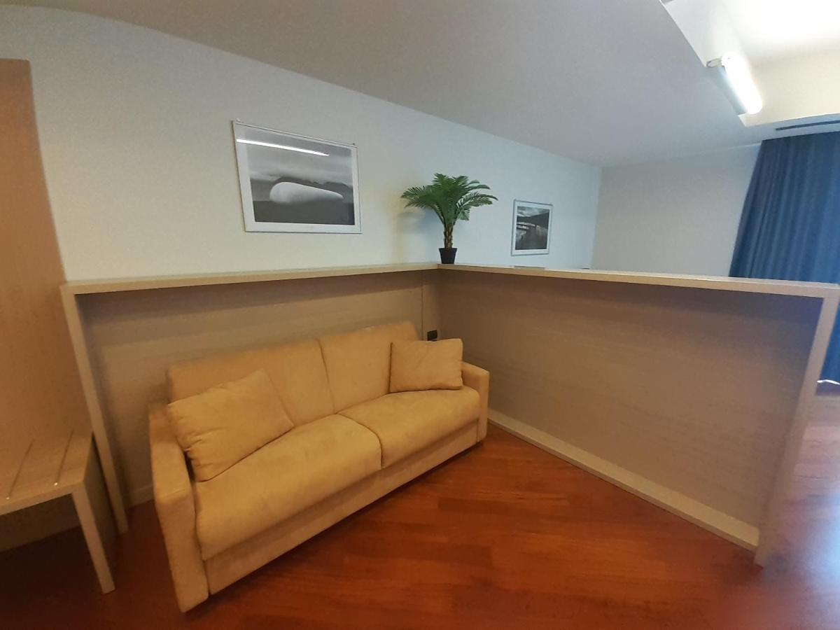 Loft 53 CON PARCHEGGIO PRIVATO IN STRUTTURA Torino Esterno foto
